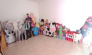 VENTA CASA  DOS PISOS ESQUINERA CON LOCALES BARRIO ALAMEDA