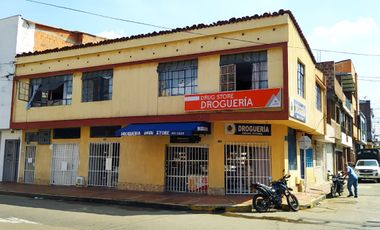 VENTA CASA  DOS PISOS ESQUINERA CON LOCALES BARRIO ALAMEDA