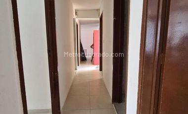 VENTA CASA  DOS PISOS ESQUINERA CON LOCALES BARRIO ALAMEDA