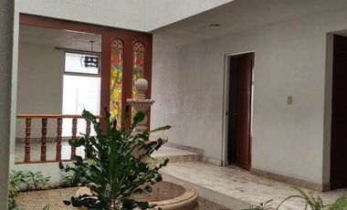 R308 Residencia en venta 5 recámaras Club Campestre Morelia