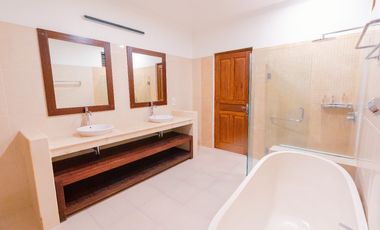 For Freehold Great Villa with the huge land in Umalas
