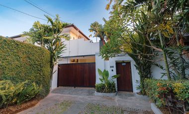 For Freehold Great Villa with the huge land in Umalas