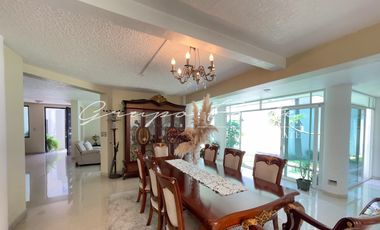 Casa en jardines de bosques