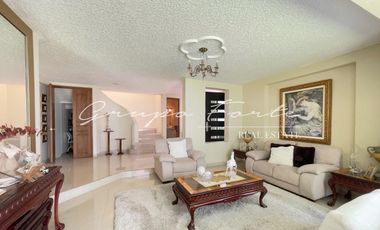 Casa en jardines de bosques