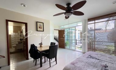 Casa en jardines de bosques