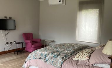 MARAVILLOSA CASA EN LOS BOSQUES DE CHICUREO, IMPERDIBLE OPORTUNIDAD