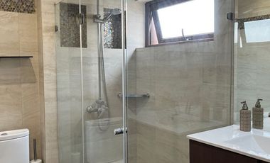 MARAVILLOSA CASA EN LOS BOSQUES DE CHICUREO, IMPERDIBLE OPORTUNIDAD