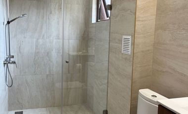 MARAVILLOSA CASA EN LOS BOSQUES DE CHICUREO, IMPERDIBLE OPORTUNIDAD