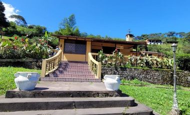 Pallatanga, Venta de Excelente Finca con Casa de Campo y Variada Plantación 1 Ha
