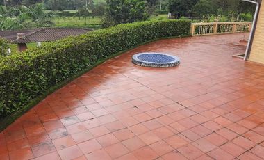 Pallatanga, Venta de Excelente Finca con Casa de Campo y Variada Plantación 1 Ha