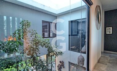 Casa en Venta en Cancun en Residencial Lagos del Sol con Alberca y Jardin