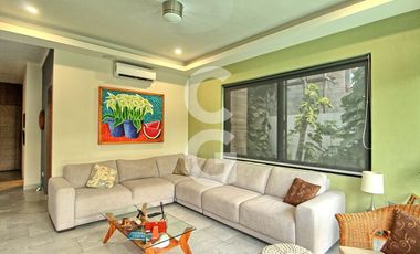 Casa en Venta en Cancun en Residencial Lagos del Sol con Alberca y Jardin