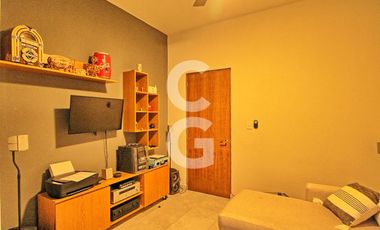 Casa en Venta en Cancun en Residencial Lagos del Sol con Alberca y Jardin