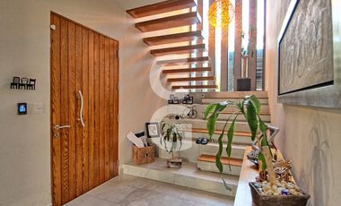 Casa en Venta en Cancun en Residencial Lagos del Sol con Alberca y Jardin