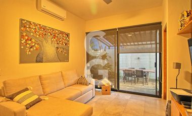 Casa en Venta en Cancun en Residencial Lagos del Sol con Alberca y Jardin