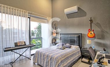 Casa en Venta en Cancun en Residencial Lagos del Sol con Alberca y Jardin