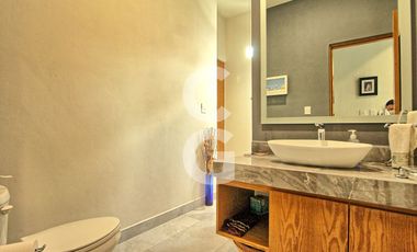 Casa en Venta en Cancun en Residencial Lagos del Sol con Alberca y Jardin