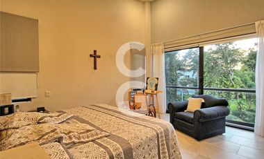 Casa en Venta en Cancun en Residencial Lagos del Sol con Alberca y Jardin