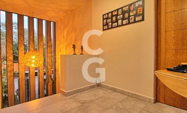 Casa en Venta en Cancun en Residencial Lagos del Sol con Alberca y Jardin