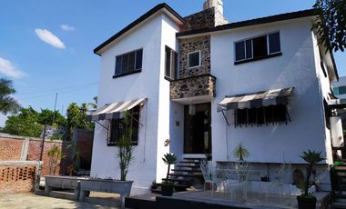 Casa sola de 4 recamaras con alberca  en Burgos Cuernavaca, Temixco, Mor.
