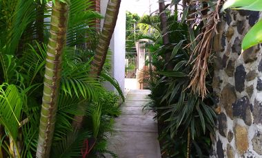 Casa sola de 4 recamaras con alberca  en Burgos Cuernavaca, Temixco, Mor.