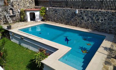 Casa sola de 4 recamaras con alberca  en Burgos Cuernavaca, Temixco, Mor.