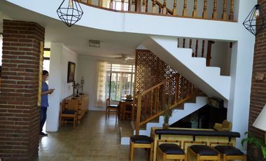 Casa sola de 4 recamaras con alberca  en Burgos Cuernavaca, Temixco, Mor.