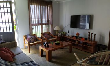 Casa sola de 4 recamaras con alberca  en Burgos Cuernavaca, Temixco, Mor.