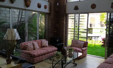 Casa sola de 4 recamaras con alberca  en Burgos Cuernavaca, Temixco, Mor.