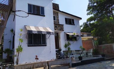 Casa sola de 4 recamaras con alberca  en Burgos Cuernavaca, Temixco, Mor.