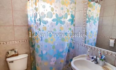 Leon Propiedades vende hermosa casa con piscina en sector Lo Aguila, Curacavi.