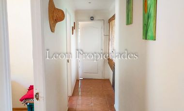 Leon Propiedades vende hermosa casa con piscina en sector Lo Aguila, Curacavi.