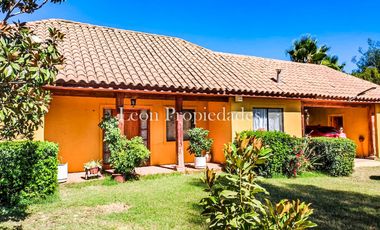 Leon Propiedades vende hermosa casa con piscina en sector Lo Aguila, Curacavi.