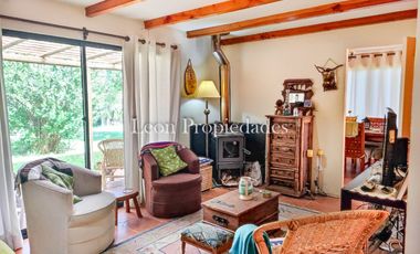 Leon Propiedades vende hermosa casa con piscina en sector Lo Aguila, Curacavi.