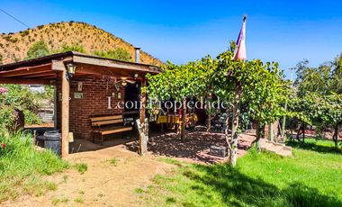 Leon Propiedades vende hermosa casa con piscina en sector Lo Aguila, Curacavi.