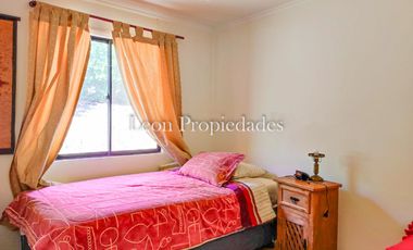 Leon Propiedades vende hermosa casa con piscina en sector Lo Aguila, Curacavi.