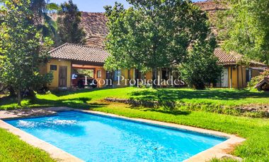 Leon Propiedades vende hermosa casa con piscina en sector Lo Aguila, Curacavi.