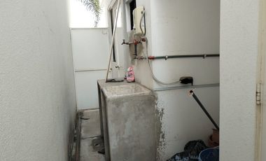 ALQUILO CASA DE 3 HABITACIONES AMPLIA EN NAPOLI