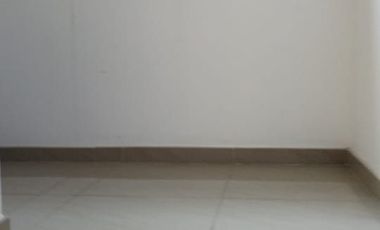 ALQUILO CASA DE 3 HABITACIONES AMPLIA EN NAPOLI