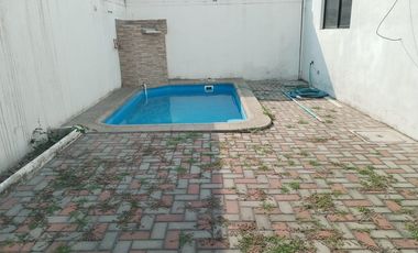 ALQUILO CASA DE 3 HABITACIONES AMPLIA EN NAPOLI