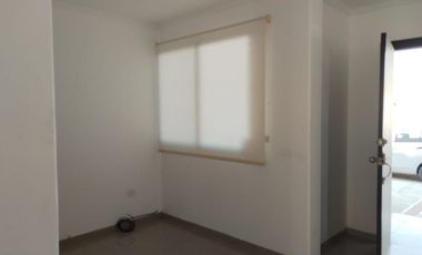 ALQUILO CASA DE 3 HABITACIONES AMPLIA EN NAPOLI
