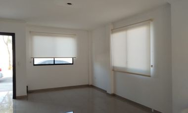 ALQUILO CASA DE 3 HABITACIONES AMPLIA EN NAPOLI