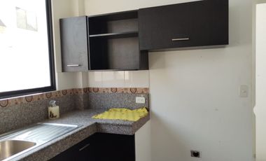 ALQUILO CASA DE 3 HABITACIONES AMPLIA EN NAPOLI