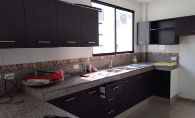 ALQUILO CASA DE 3 HABITACIONES AMPLIA EN NAPOLI