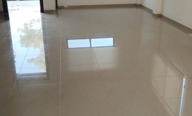 ALQUILO CASA DE 3 HABITACIONES AMPLIA EN NAPOLI