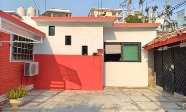 Casa en Fracc. Las Playas, en calle cerrada.