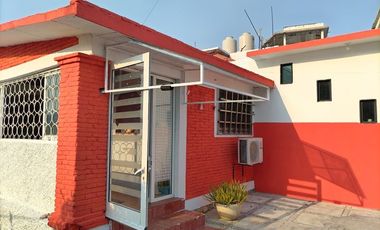 Casa en Fracc. Las Playas, en calle cerrada.