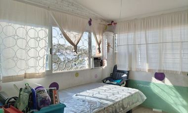 Casa en Fracc. Las Playas, en calle cerrada.