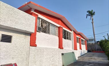 Casa en Fracc. Las Playas, en calle cerrada.