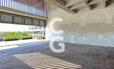 Local en Renta en Plaza Momoto Cancún con Excelente Amplitud y Buena Ubicación.